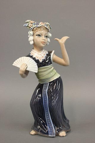 Orientalsk figur Aju Sitra danser af Dahl Jensen nr. 1322
Flot stand
