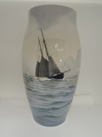 Bing & Gröndahl Vase.
 Mit Monogramm.