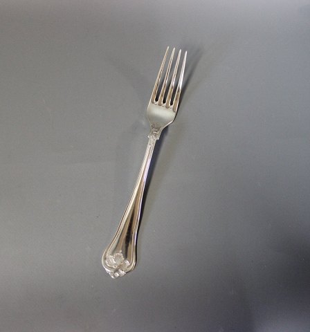 Dinner fork in Saxon, hallmarked silver.
5000m2 showroom.