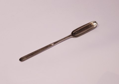 Grape fruit spoon i other pattern stamped CC. Hermann and of 925 sterling 
silver.
5000m2 showroom.