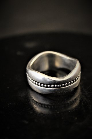 Georg Jensen sterling sølv ring. 
Ring størrelse 67.