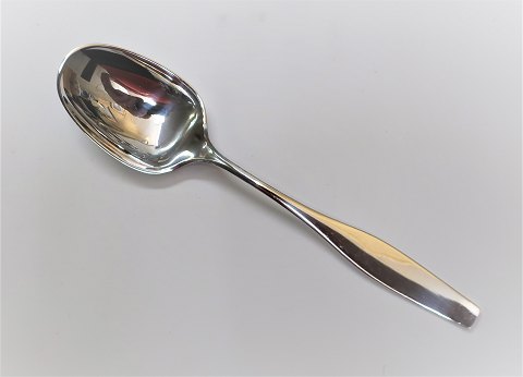 Hans Hansen. Silver cutlery. Sterling. Charlotte. Dinner spoon. Length 19.2 cm. 
There are 12 pieces in stock. The price is per piece.