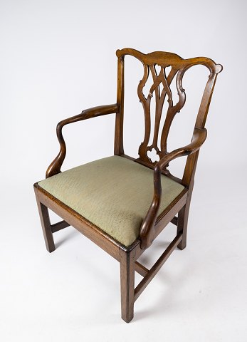 Antik armstol af lys mahogni og polstret med grønt uld stof fra 1890erne.
5000m2 udstilling.