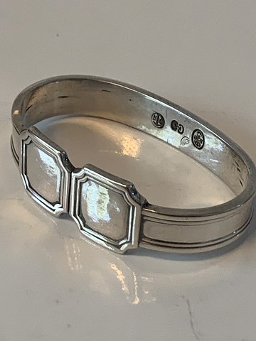 Napkin ring Silver
Size 1.4 x ø 5 cm.
Stamped: 830S