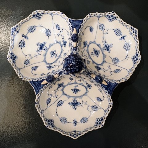 Royal Copenhagen, blue fluted full lace; Dish of porcelain no. 1005