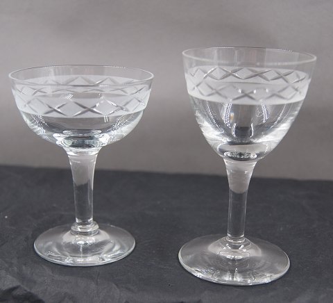 Ejby glas fra Holmegård. Likørskåle 8,5cm samt portvinsglas 10,5cm