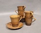 Kaffekopper i keramik med brun glasur af Viggo Kyhn.
5000m2 udstilling.