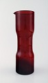 Kaj Franck (Finsk, 1911–1989) Nuutajärvi Glass Works, Finland, kunstglas. Kande 
i rødt kunstglas.