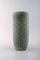Rørstrand. "Luna" vase i glaseret keramik. Geometrisk mønster og smuk grøn 
glasur. 1960