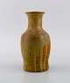 Patrick Nordström (1870-1929). Unika vase i glaseret keramik. Islev, eget 
værksted. Smuk glasur i lyse jordfarver. Dateret 1923.
