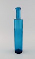 Nanny Still (1926-2009) for Riihimäen Lasi. Vase / bottle in blue mouth blown 
art glass. Finnish design, 1960s.
