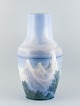 L'Art 
præsenterer: 
Arthur 
Boesen for 
Royal 
Copenhagen, 
kolossal unika 
vase i 
porcelæn.
Håndmalet med 
motiv fra ...