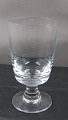 Antikkram 
præsenterer: 
Almue 
klare glas fra 
Holmegaard. 
Hvidvinsglas 
11,4cm
