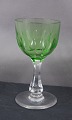 Derby glas med sleben stilk. Rhinskvinsglas med 
grøn kumme 12cm