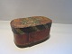 Lille almue maletspånæskeMidten af 180talletH.8,5cm L.17cm. B.9,5cm.