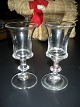 2 klokkeformet glasca år 1900højde 11cm