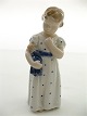 Kongelig Porcelæn pige med dukke 3539 Pris :  kr. 675,- 