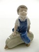 Kongelig Porcelæn dreng på græskar 4539 Pris :  kr. 500,- 