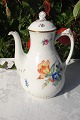 Saksisk blomst Bing & Grøndahl porcelæn. B&G Saksisk blomst kaffekande nr. 91A. Højde 24. Fin ...