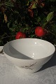 Rosenthal porcelæn Romance i Moll. hvidt porcelæn dekoreret med blomsterkurv og guld. Salatskål, ...