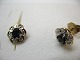 Safir rosetørestikker i 18 karat guld og 12 brillantslebne diamanter  på ialt 0,12 ct og 2 ...