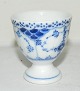 Kgl. halvblonde musselmalet æggebæger i porcelæn. 1. sortering. I perfekt stand. 6 cm højt.