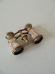 Gl.Fransk teaterkikkert med perlemor fra Paris. Den fungerer perfekt.DimensionH. 6½ B. 9½ ...