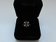 Klassisk 18kt. Hvidgulds Brillant og Rubin rosetring.4 Brillanter på hver ca. 0,15ct. 5 ...
