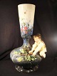 Vase. Hidhørt
Ålholm slot.
nr. 63-6 med
figur
Dreng ...