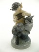 Kongelig Porcelæn 2107 Faun med ugle Pris :  kr. 2.450,- 