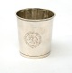 Nålepunslet sølvbæger.Fremstillet af A. Jensen, Odense, ca. år 1680.H: 7,6cm. V: 114gr.