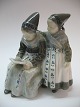 Royal Copenhagen figur nr. 1395 to Amagerpiger. Designet af Lotte Benter. Højde ca. 17 cm. Vare ...