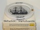 Holmegaard, skibsplatter i hvidt glas med forskellige berømte danske skibe.Diameter 19,4 ...