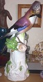 Meissen Porcelæns figur af en fugl fra omkring 1900. Måler 38cm. I god stand, men afslag på blad ...