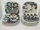 Bjørn Wiinblad for Nymølle keramik.Sort/hvide platter.Måler 19 x 19 cm.Flere ...