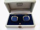 Manchetknapper i 8 karat guld med lapis lazula sten indfattet. fremstillet i tresserne.  Vare ...