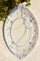 Kgl. Musselmalet riflet Kongelig porcelæn. Royal Copenhagen Musselmalet riflet. Stort underfad ...