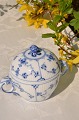 Kgl. Musselmalet riflet Kongelig porcelæn. Royal Copenhagen Musselmalet riflet. Sukkerskål med ...