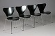 Roxy Klassik præsenterer: Arne Jacobsen / Fritz Hansen.4 Stole.Model: 3107.Sortlakeret lamineret træ & ...