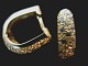 Øreringe i  14  karat guld med s. cirkon sten indfattet. Længde ca. 1,4 cm og bredde ca. 0,5 mm. ...