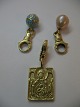 Diverse vedhæng i 14 karat guld. Ikon vedhæng længde incl. ophæng ca. 3,4 cm x bredde ca.  cm ...