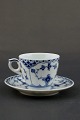 Her tilbydes 2 sæt Royal Copenhagen musselmalet halvblonde moccakop med underkop.  Nummer: ...