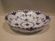 Kompotskål i mussel malet Kgl. Porcelæn. Helblonde - 1/1081. Diameter: 21 cm - højde: 5,5 cm. 1. ...