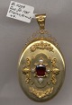 Esaias Antik a/s presenterer: Norsk 14k gullanhengca 1880 m/filigran, granat og perler
