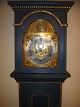 Standur 8-døgns højde 227 cm.Louis XVI blåmalet tinkrans m.dato romer- arabertal  og ...