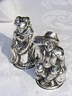 Fint lille sæt, af sterling sølv. Højde ca. 7 cm. Stemplet H.J sterling Danmark. H.J er fra ...