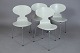 Roxy Klassik præsenterer: Arne Jacobsen/Fritz Hansen."Myren" med 3 ben.Grå lak med patina.Sælges sammen ...
