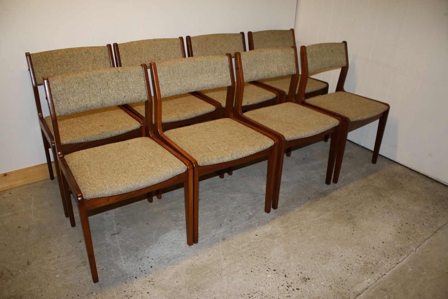 Www.antikvitet.net teak .spisestuestole. Spisestuestole