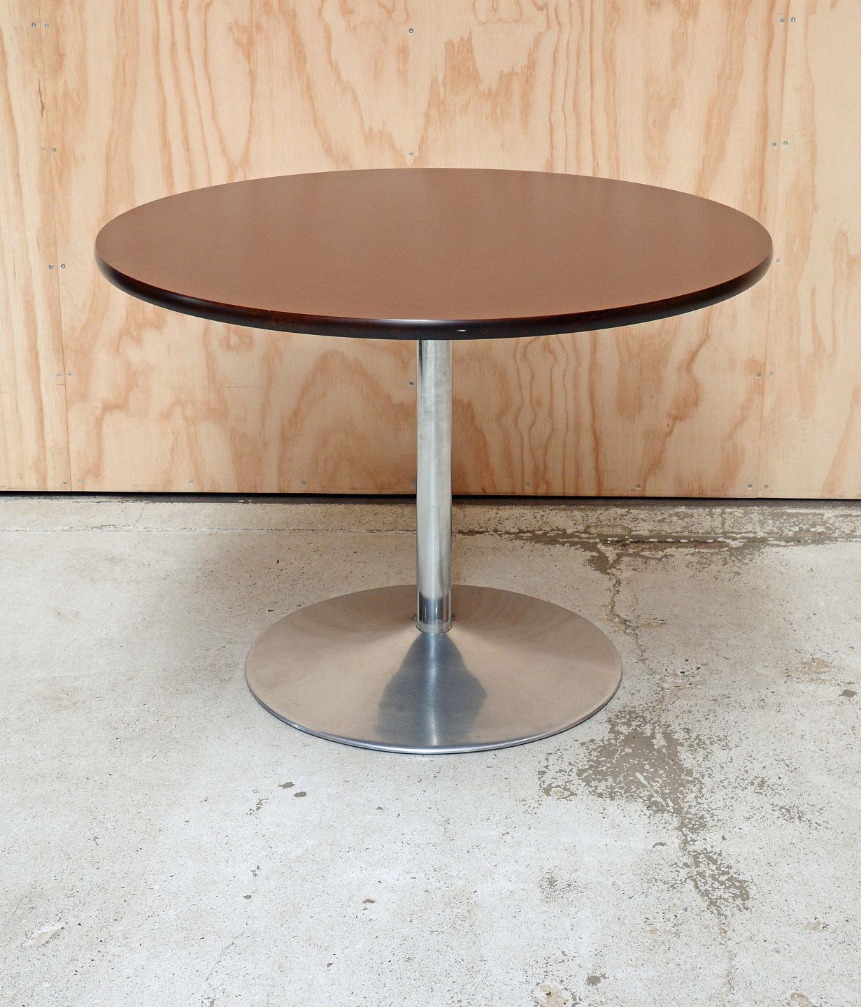 Www.antikvitet.net rundt bord af fritz hansen. Rundt bord