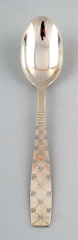Jens Quistgaard 1919-2008. Star. Silver plated cutlery.
2 dessert spoons.